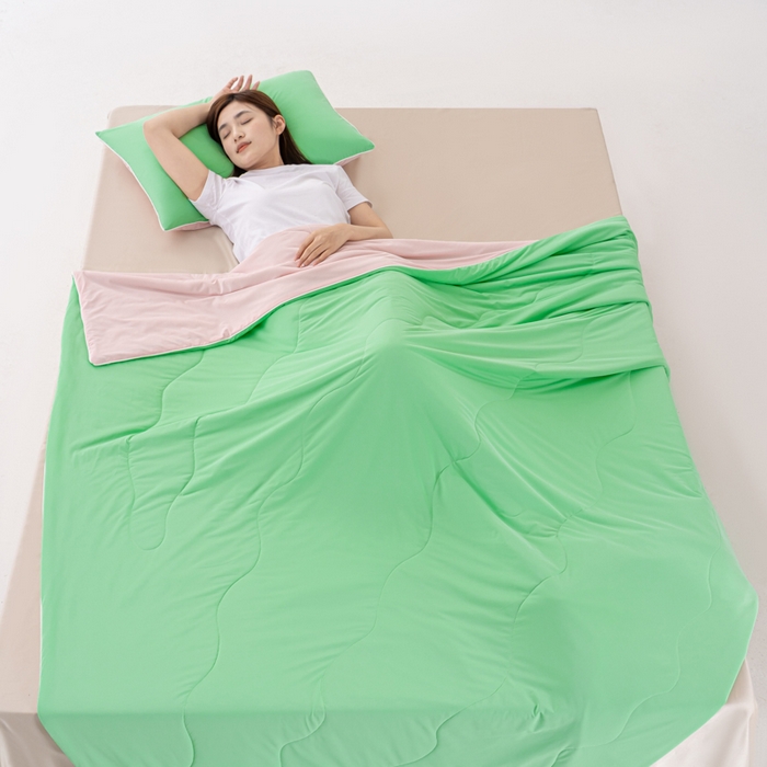 91家纺网 家纺一手货源 找家纺 迪梵家纺 2026新款锦氨凉感黑科技（160克面料）凉感丝夏被冰淇淋夏凉被空调被-风格二 浅绿粉