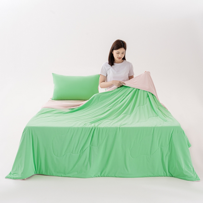 91家纺网 家纺一手货源 找家纺 迪梵家纺 2026新款锦氨凉感黑科技（160克面料）凉感丝夏被冰淇淋夏凉被空调被-风格二 浅绿粉