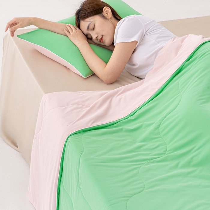91家纺网 家纺一手货源 找家纺 迪梵家纺 2026新款锦氨凉感黑科技（160克面料）凉感丝夏被冰淇淋夏凉被空调被-风格二 浅绿粉