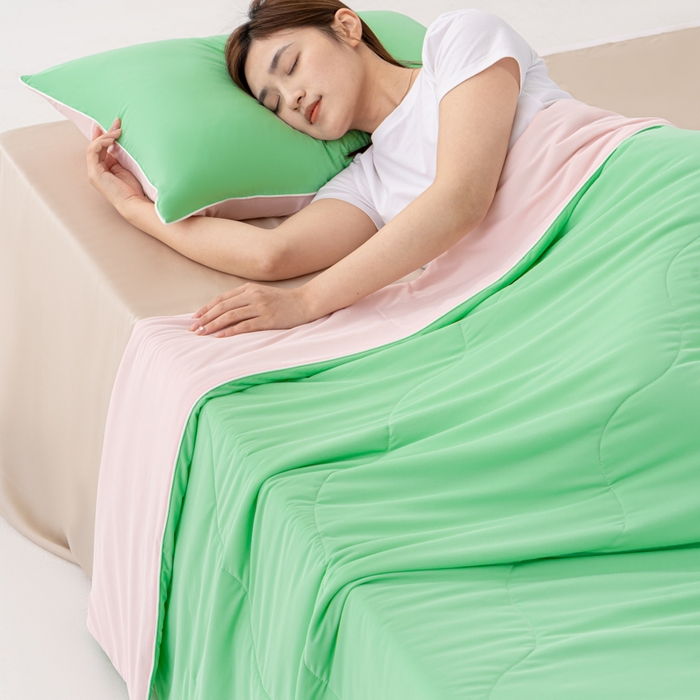 91家纺网 家纺一手货源 找家纺 迪梵家纺 2026新款锦氨凉感黑科技（160克面料）凉感丝夏被冰淇淋夏凉被空调被-风格二 浅绿粉