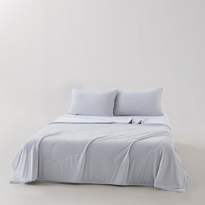 91家纺网 家纺一手货源 找家纺 迪梵家纺 2026新款锦氨凉感黑科技（160克面料）凉感丝夏被冰淇淋夏凉被空调被-风格二 深浅灰