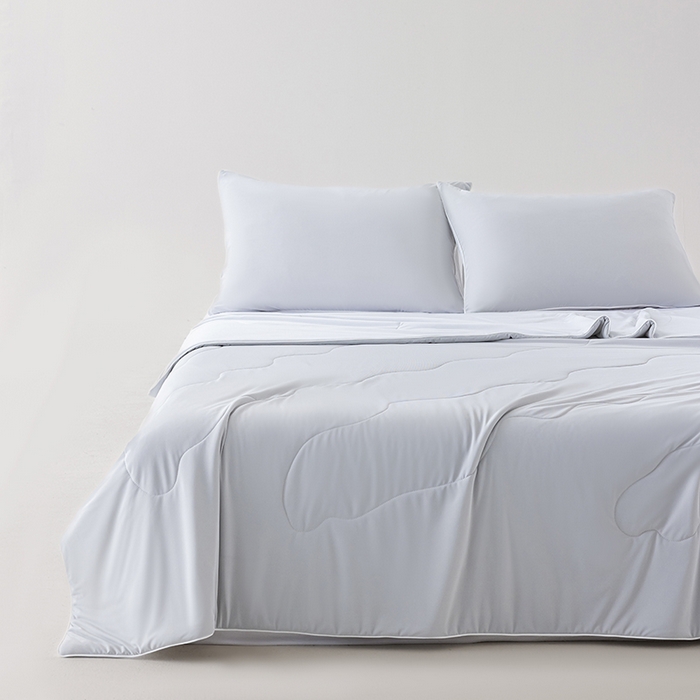 91家纺网 家纺一手货源 找家纺 迪梵家纺 2026新款锦氨凉感黑科技（160克面料）凉感丝夏被冰淇淋夏凉被空调被-风格二 深浅灰