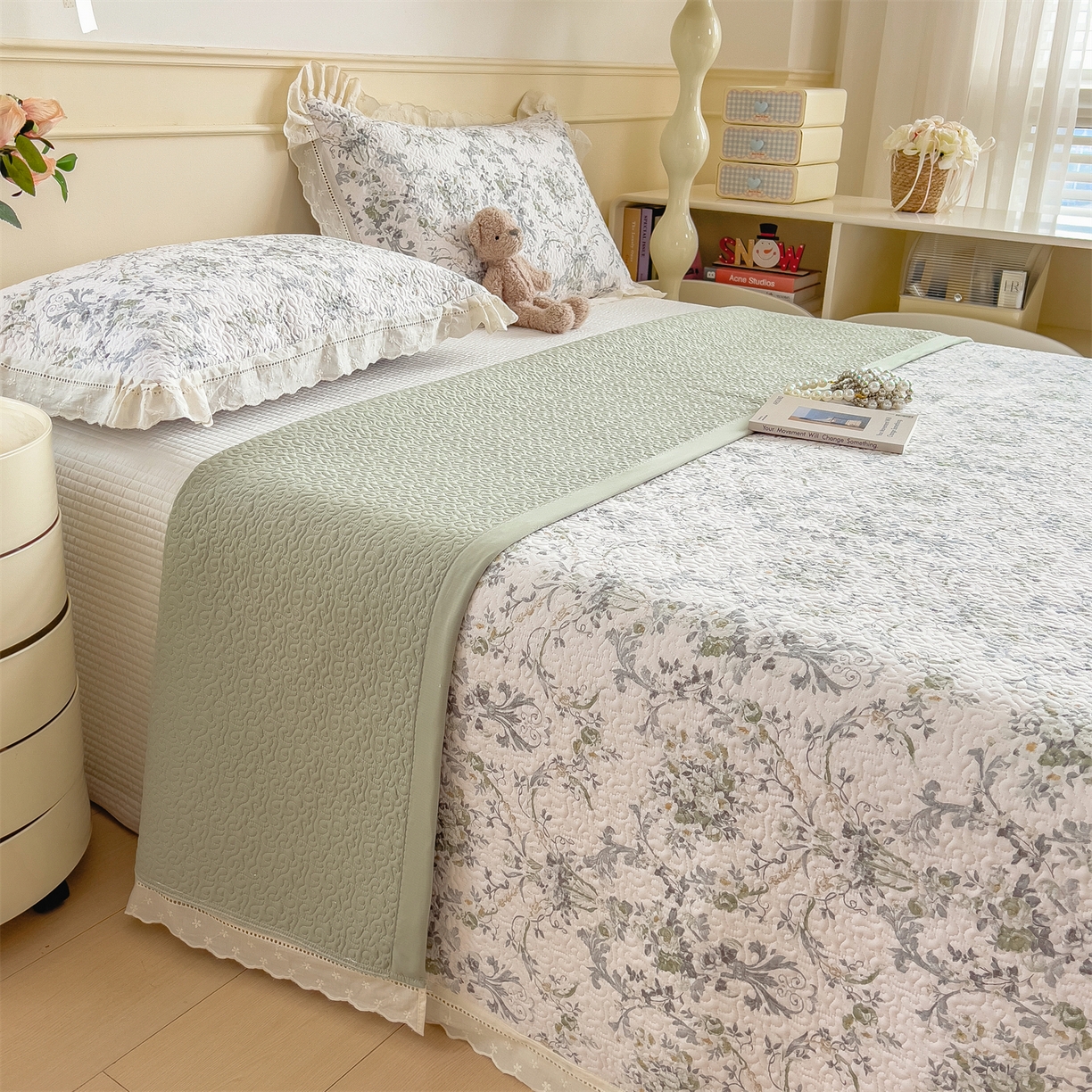 91家纺网 家纺一手货源 找家纺 叠派家纺 2026新款A类印花慕丝绵花边款床盖系列（抽空压缩可供跨境）提供买家秀 清漫+绿