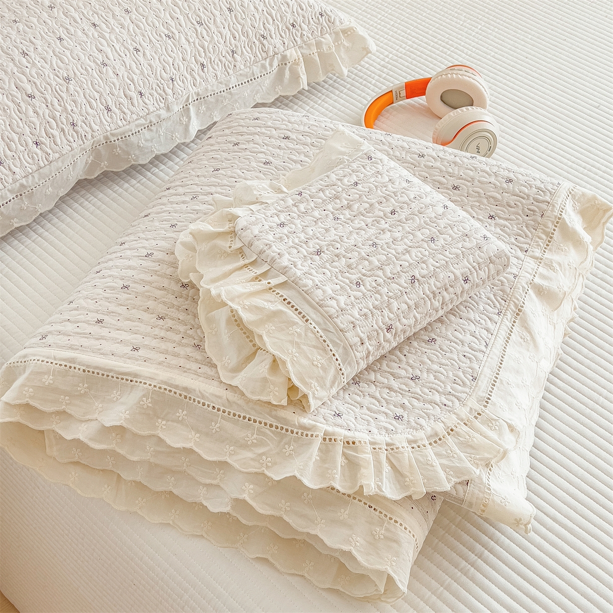 叠派家纺 2026新款A类印花慕丝绵花边款床盖系列（抽空压缩可供跨境）提供买家秀 波点序章+驼