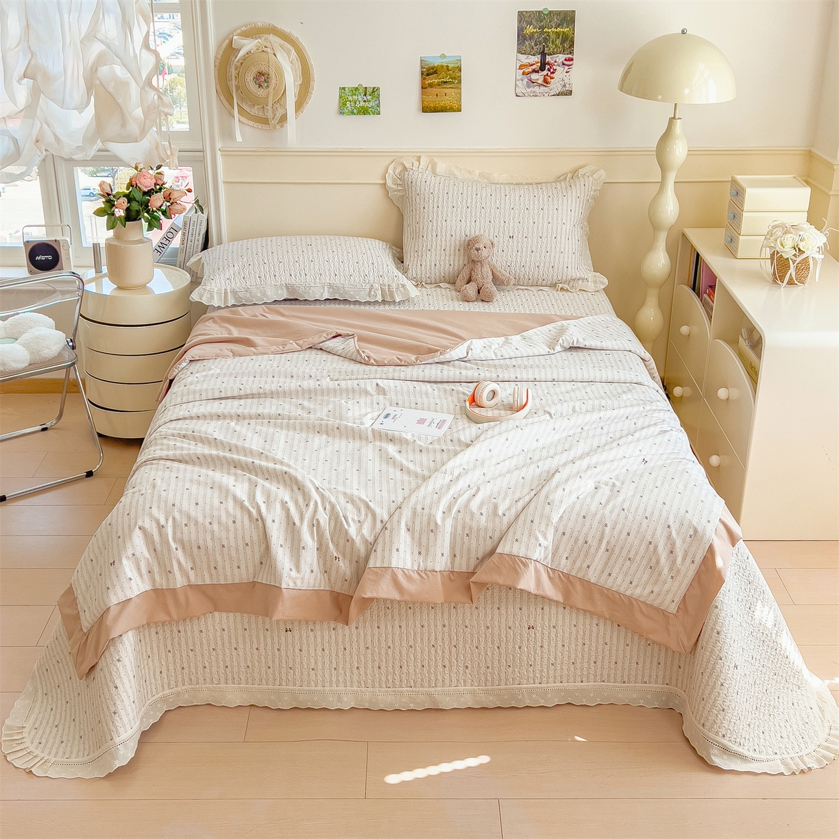 91家纺网 家纺一手货源 找家纺 叠派家纺 2026新款A类印花慕丝绵花边款床盖系列（抽空压缩可供跨境）提供买家秀 波点序章+驼