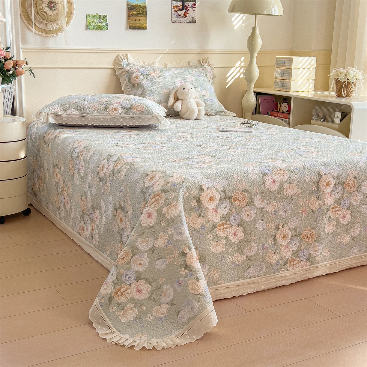 91家纺网 家纺一手货源 找家纺 叠派家纺 2026新款A类印花慕丝绵花边款床盖系列（抽空压缩可供跨境）提供买家秀 青妍+粉