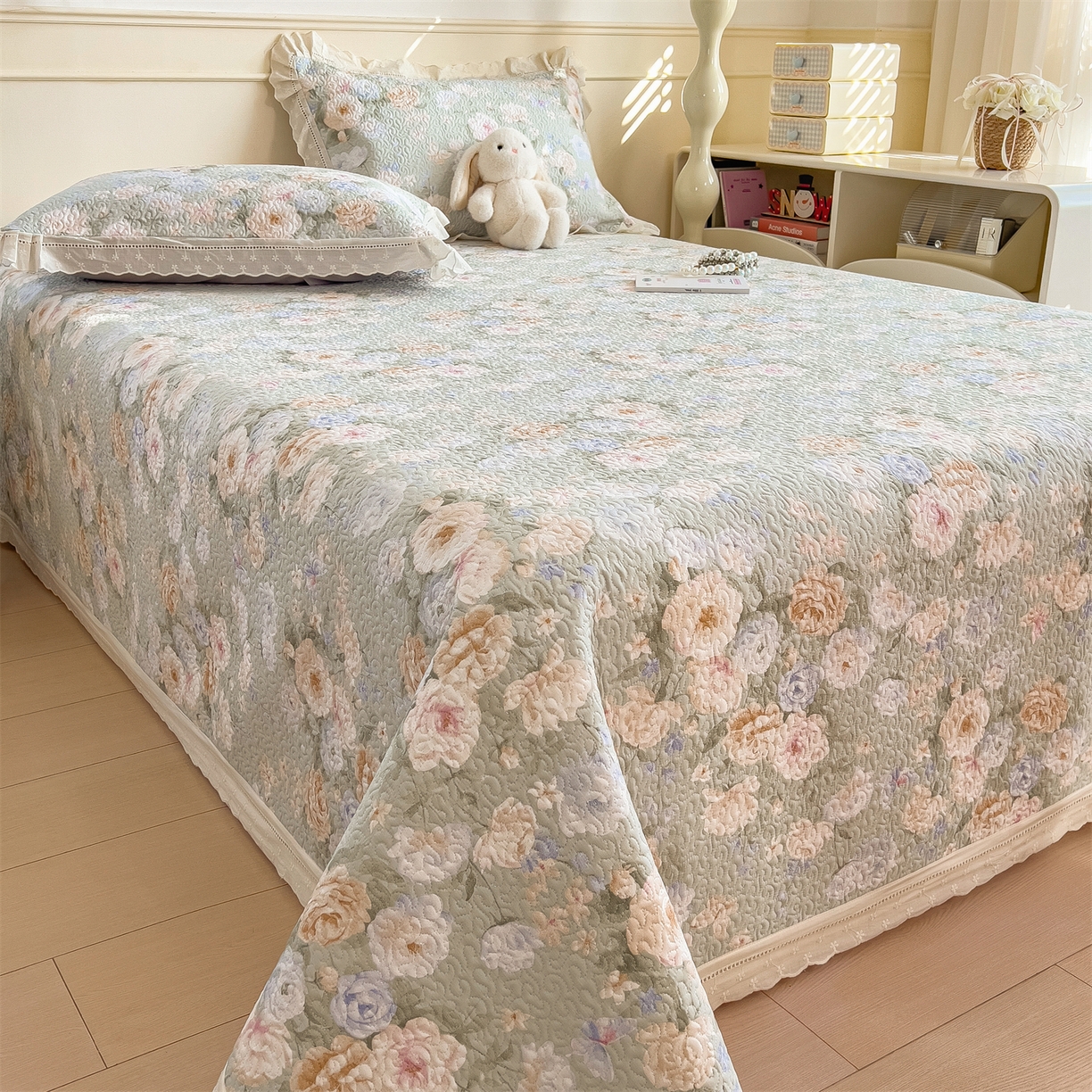 91家纺网 家纺一手货源 找家纺 叠派家纺 2026新款A类印花慕丝绵花边款床盖系列（抽空压缩可供跨境）提供买家秀 青妍+粉