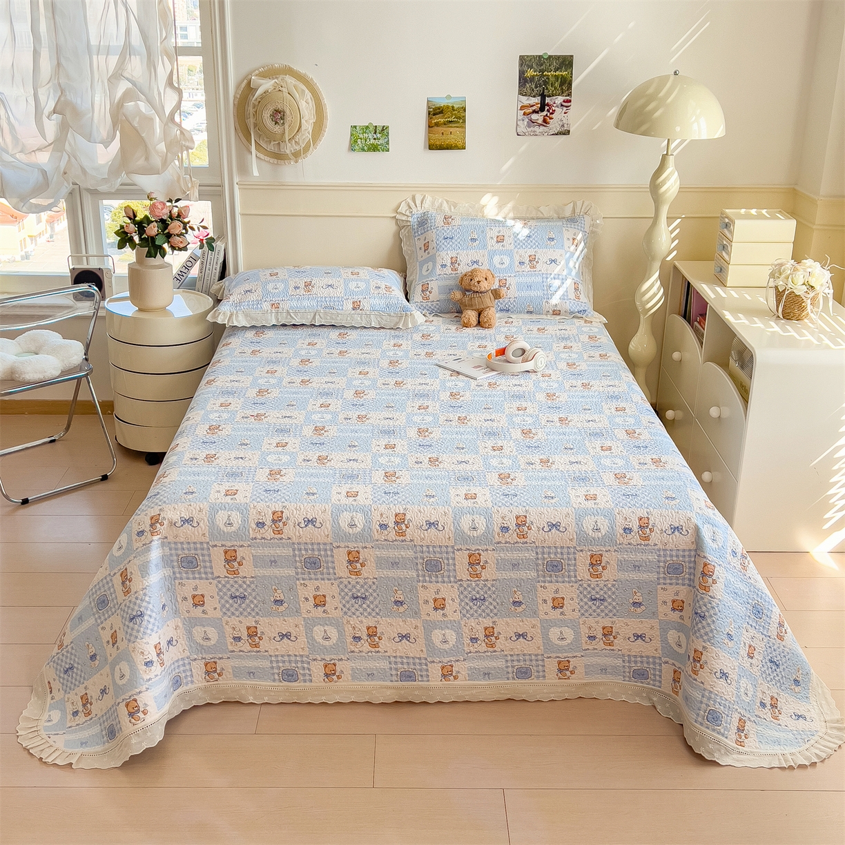 91家纺网 家纺一手货源 找家纺 叠派家纺 2026新款A类印花慕丝绵花边款床盖系列（抽空压缩可供跨境）提供买家秀 熊兔叙+蓝