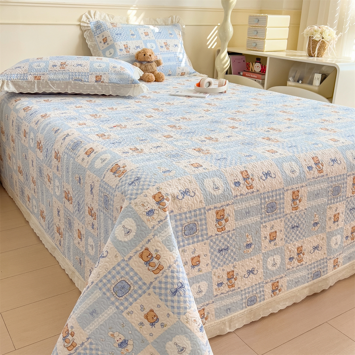 91家纺网 家纺一手货源 找家纺 叠派家纺 2026新款A类印花慕丝绵花边款床盖系列（抽空压缩可供跨境）提供买家秀 熊兔叙+蓝