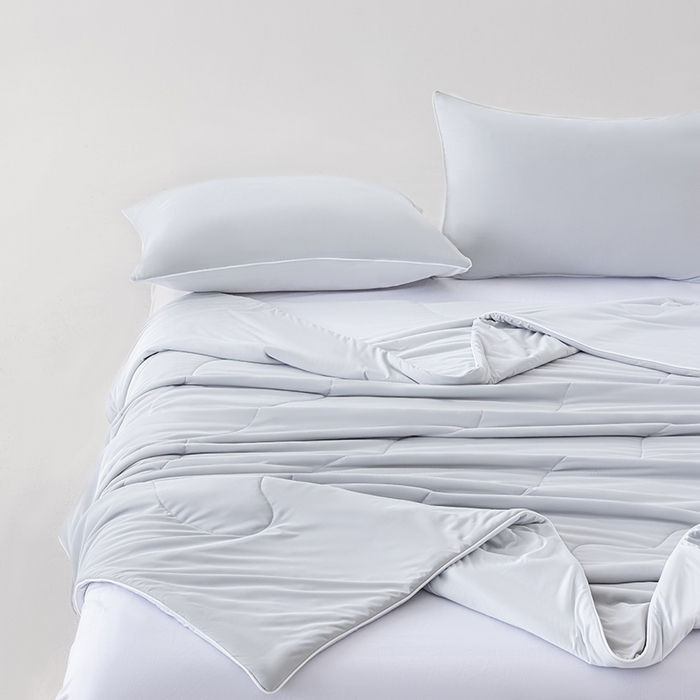 91家纺网 家纺一手货源 找家纺 迪梵家纺 2026新款锦氨凉感黑科技（160克面料）凉感丝夏被冰淇淋夏凉被空调被-风格三 深浅灰