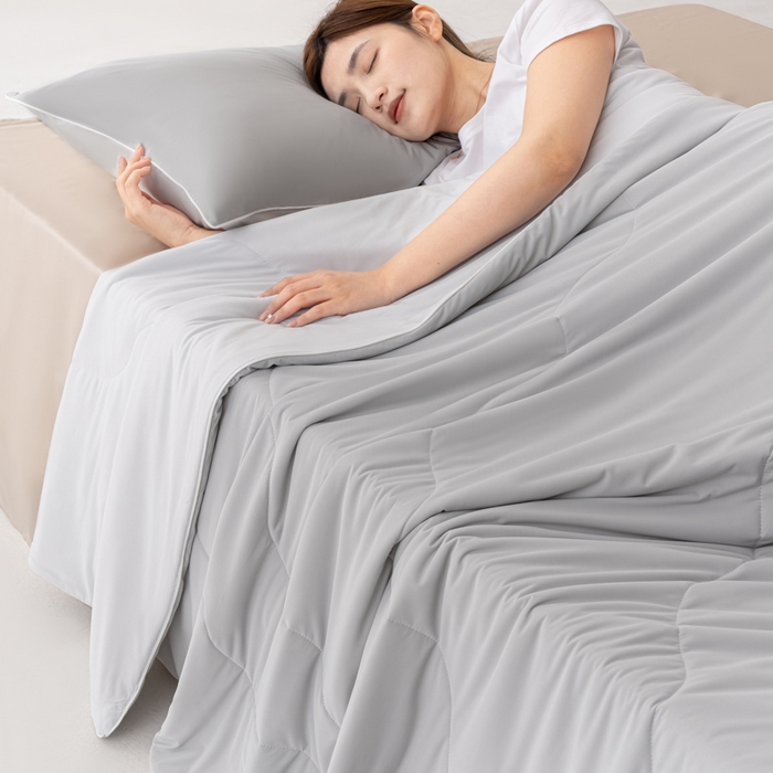 91家纺网 家纺一手货源 找家纺 迪梵家纺 2026新款锦氨凉感黑科技（160克面料）凉感丝夏被冰淇淋夏凉被空调被-风格三 深浅灰