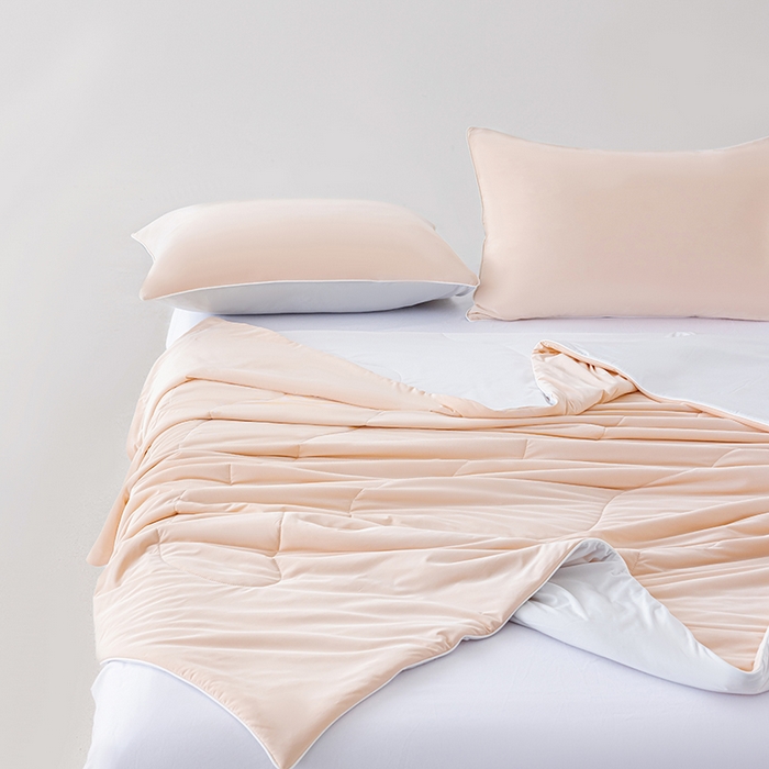 91家纺网 家纺一手货源 找家纺 迪梵家纺 2026新款锦氨凉感黑科技（160克面料）凉感丝夏被冰淇淋夏凉被空调被-风格三 桃喜玉