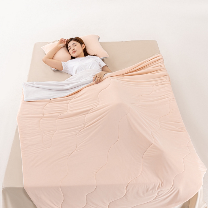 91家纺网 家纺一手货源 找家纺 迪梵家纺 2026新款锦氨凉感黑科技（160克面料）凉感丝夏被冰淇淋夏凉被空调被-风格三 桃喜玉