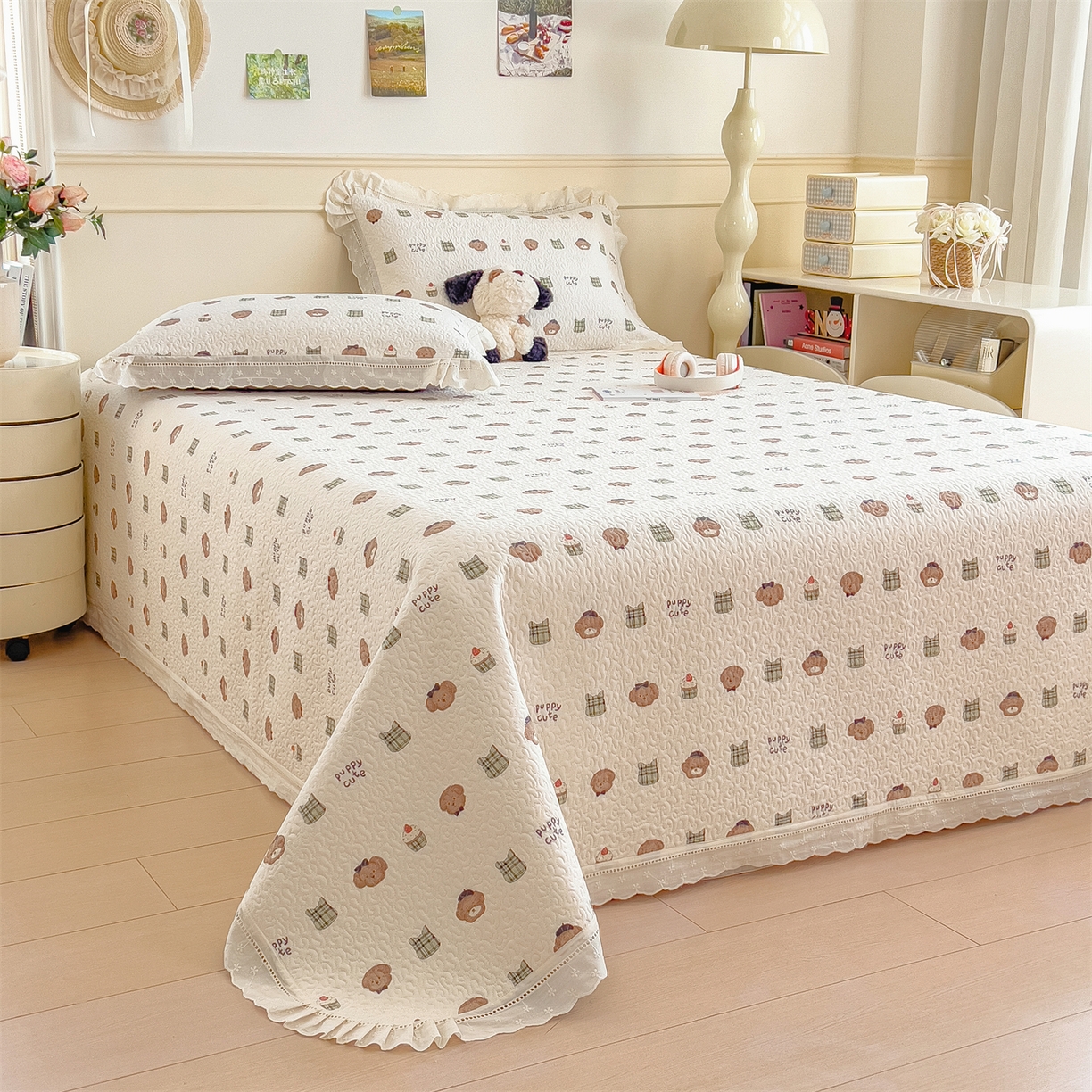 91家纺网 家纺一手货源 找家纺 叠派家纺 2026新款A类印花慕丝绵花边款床盖系列（抽空压缩可供跨境）提供买家秀 蛋糕熊+绿