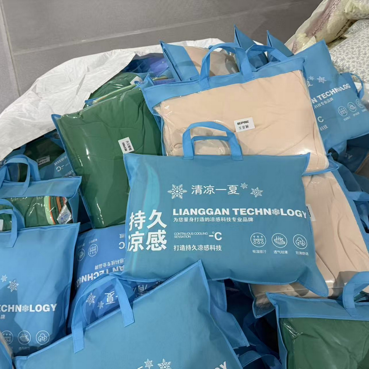 迪梵家纺 2026新款锦氨凉感黑科技（160克面料）凉感丝夏被冰淇淋夏凉被空调被-风格三 包装图（仅供展示不可下单）