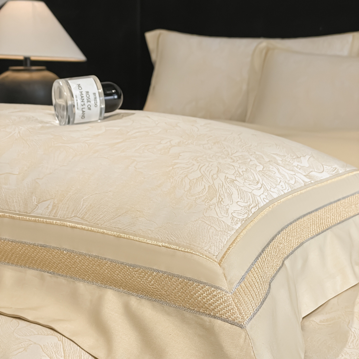 91家纺网 家纺一手货源 找家纺 博纳家纺 2026新款天丝棉色织提花四件套 疏影浮香