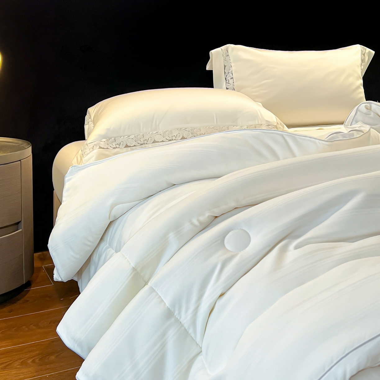 91家纺网 家纺一手货源 找家纺 六合家纺 2026新款贡缎提花锻条立体大豆被春秋被四季被冬被被子被芯 白色