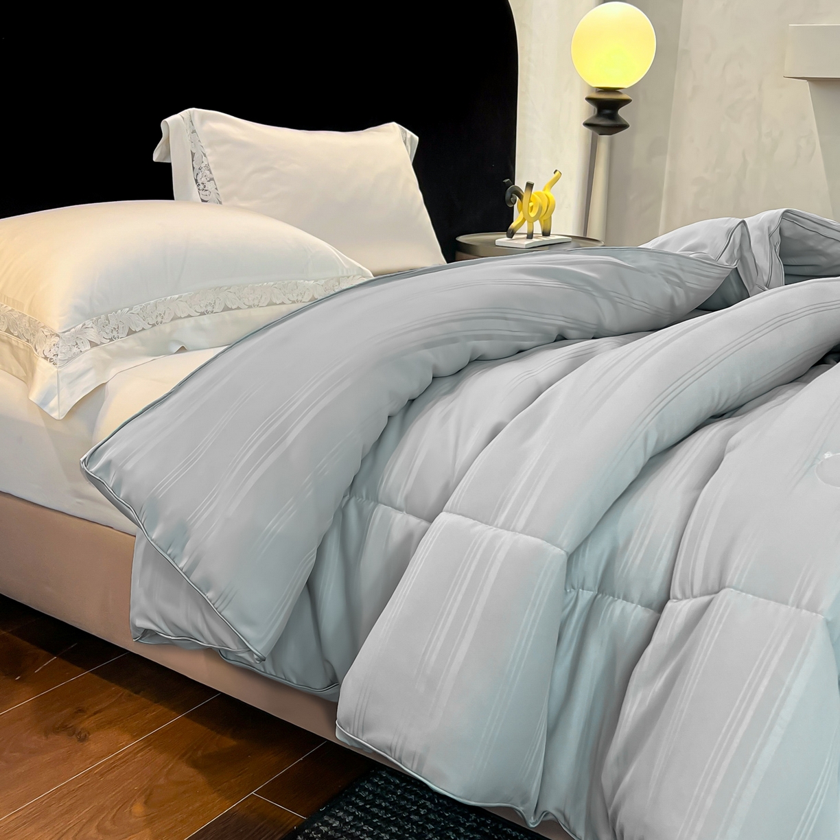 91家纺网 家纺一手货源 找家纺 六合家纺 2026新款贡缎提花锻条立体大豆被春秋被四季被冬被被子被芯 灰色