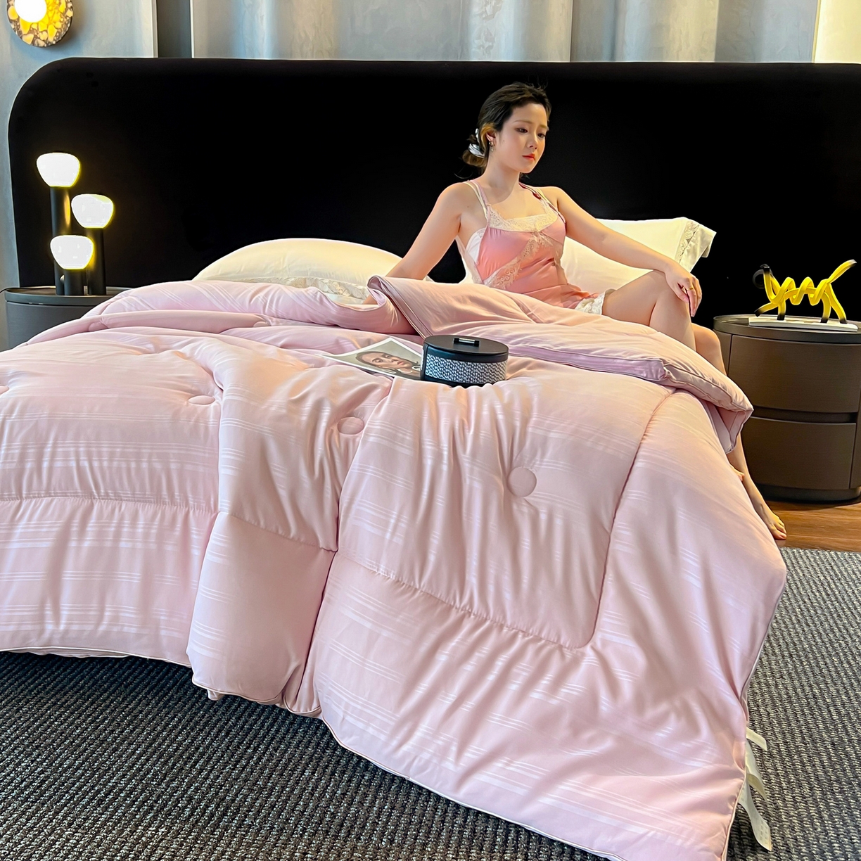 91家纺网 家纺一手货源 找家纺 六合家纺 2026新款贡缎提花锻条立体大豆被春秋被四季被冬被被子被芯 豆沙