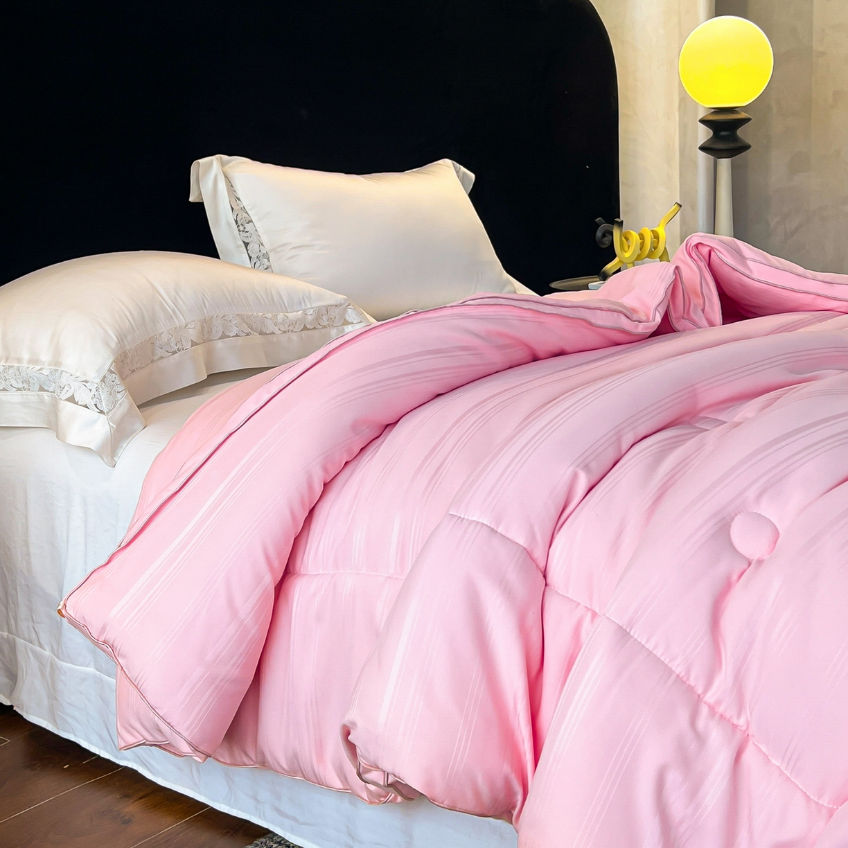 91家纺网 家纺一手货源 找家纺 六合家纺 2026新款贡缎提花锻条立体大豆被春秋被四季被冬被被子被芯 粉色