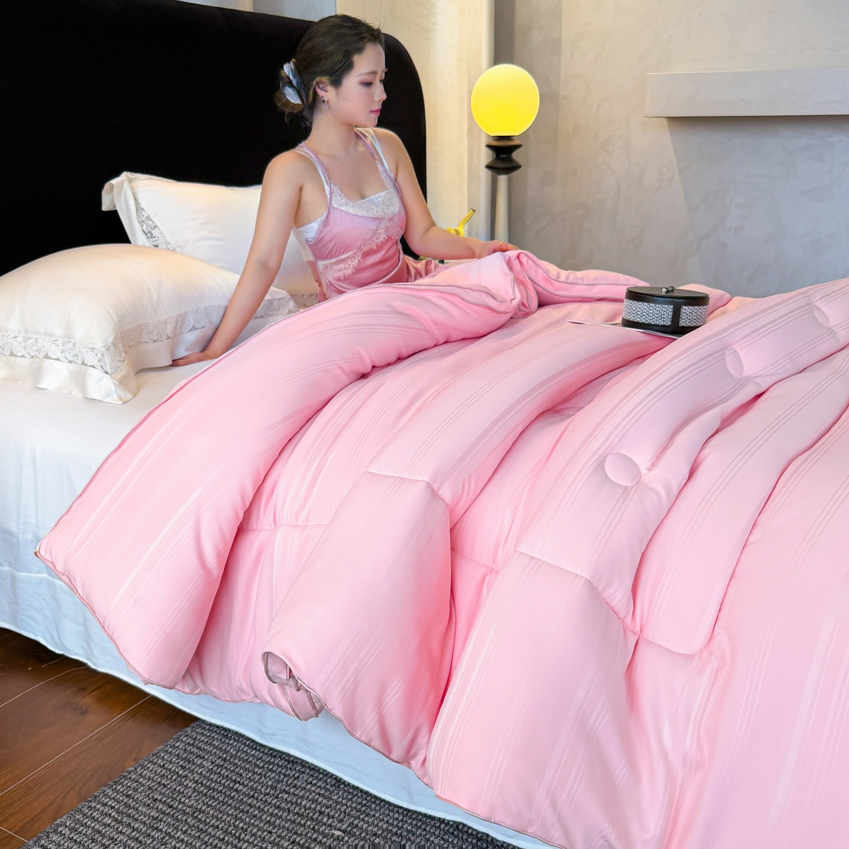 91家纺网 家纺一手货源 找家纺 六合家纺 2026新款贡缎提花锻条立体大豆被春秋被四季被冬被被子被芯 粉色