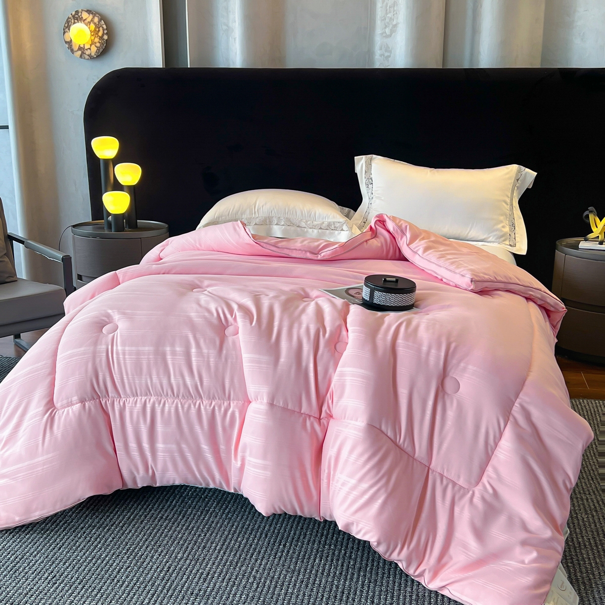 91家纺网 家纺一手货源 找家纺 六合家纺 2026新款贡缎提花锻条立体大豆被春秋被四季被冬被被子被芯 粉色