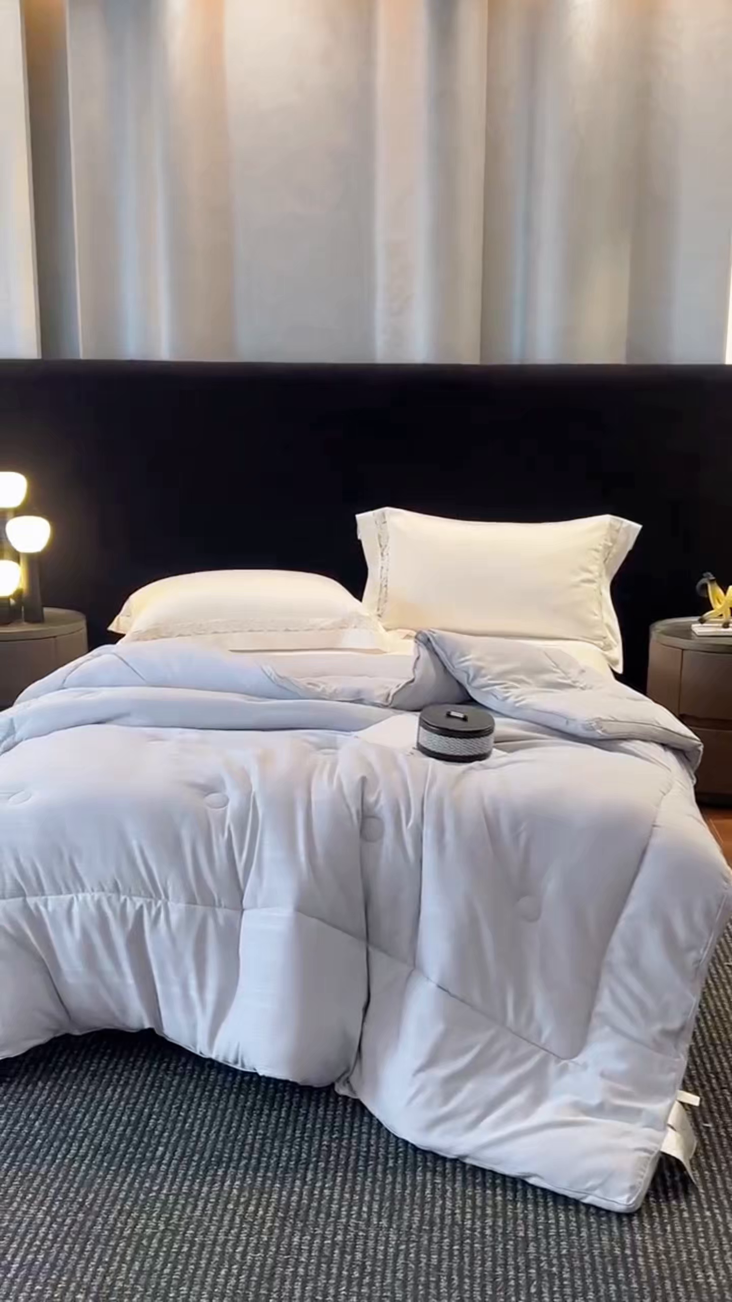 91家纺网 家纺一手货源 找家纺 六合家纺 2026新款贡缎提花锻条立体大豆被春秋被四季被冬被被子被芯 灰色