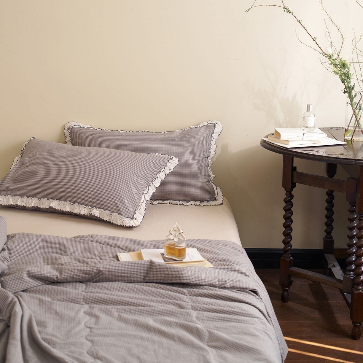 91家纺网 家纺一手货源 找家纺 洋铭区（原狠狠爱） 2026新款色织水洗棉花边夏被 小格子-甜蜜灰