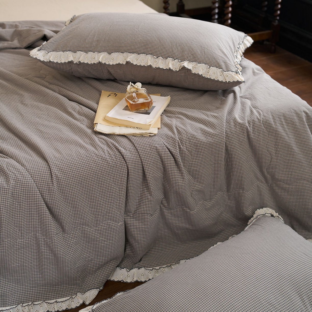 91家纺网 家纺一手货源 找家纺 洋铭区（原狠狠爱） 2026新款色织水洗棉花边夏被 小格子-甜蜜灰