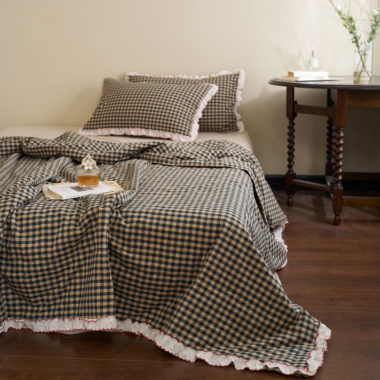 91家纺网 家纺一手货源 找家纺 洋铭区（原狠狠爱） 2026新款色织水洗棉花边夏被 小格子-甜蜜深绿