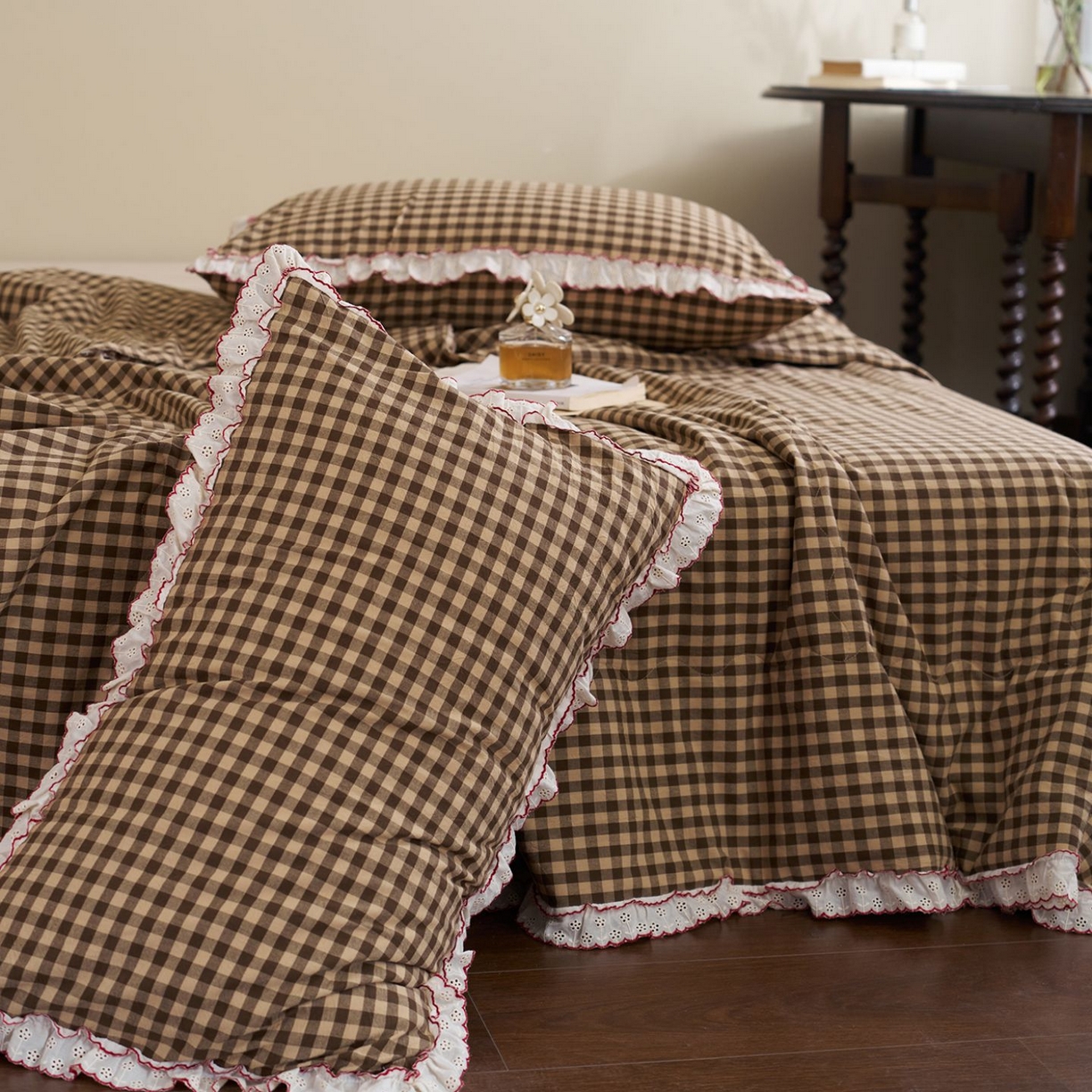 91家纺网 家纺一手货源 找家纺 洋铭区（原狠狠爱） 2026新款色织水洗棉花边夏被 小格子-甜蜜咖