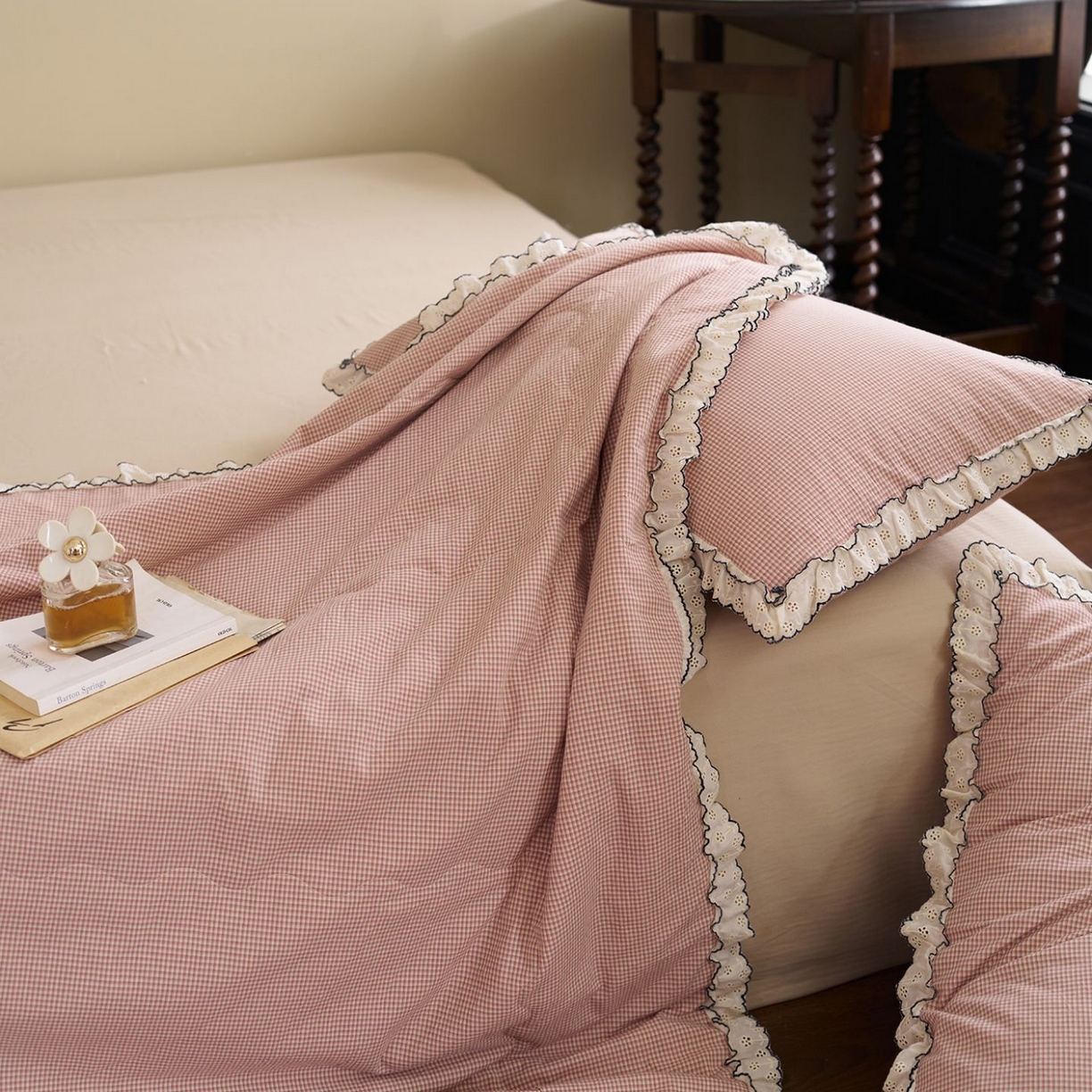 91家纺网 家纺一手货源 找家纺 洋铭区（原狠狠爱） 2026新款色织水洗棉花边夏被 小格子-甜蜜粉