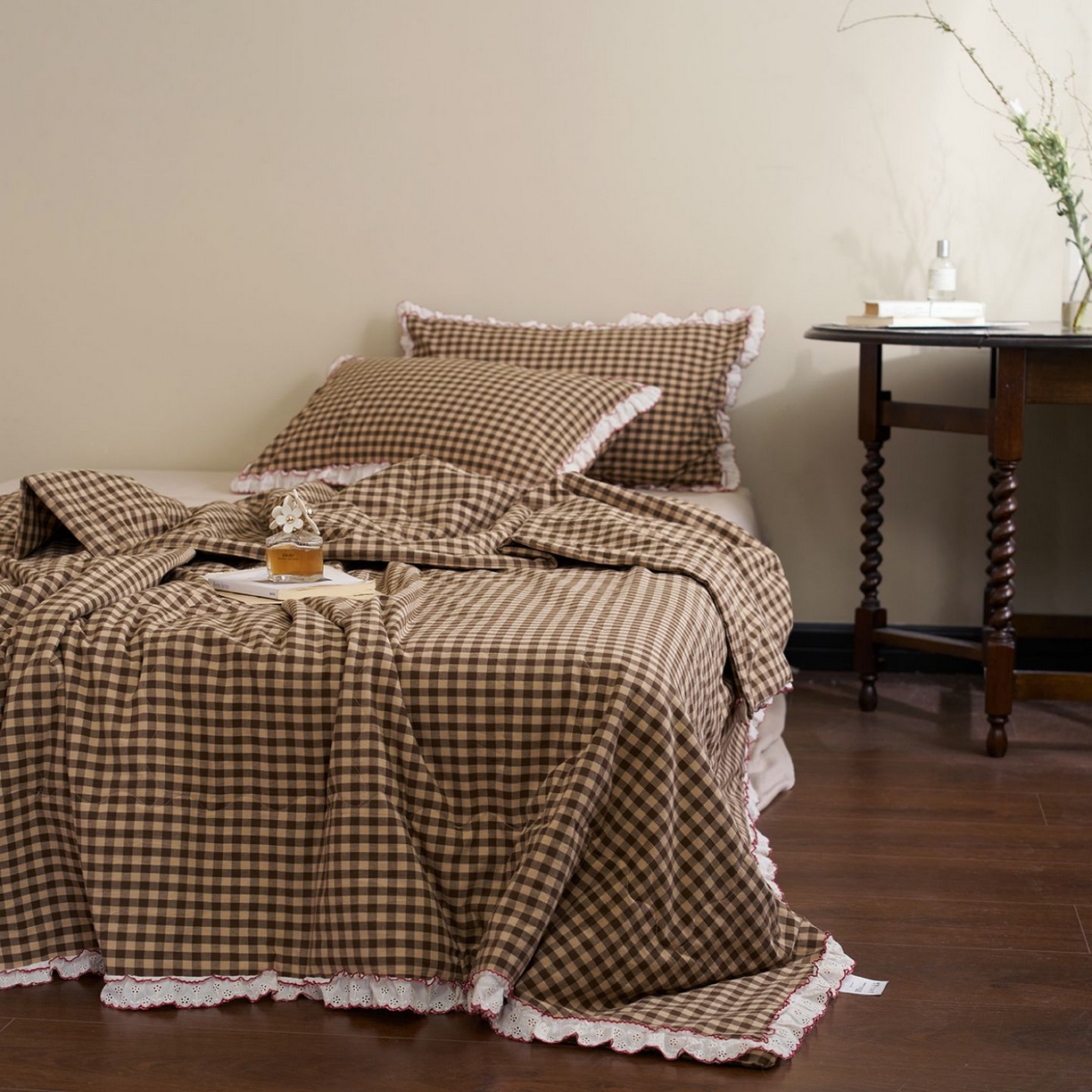 91家纺网 家纺一手货源 找家纺 洋铭区（原狠狠爱） 2026新款色织水洗棉花边夏被 小格子-甜蜜咖