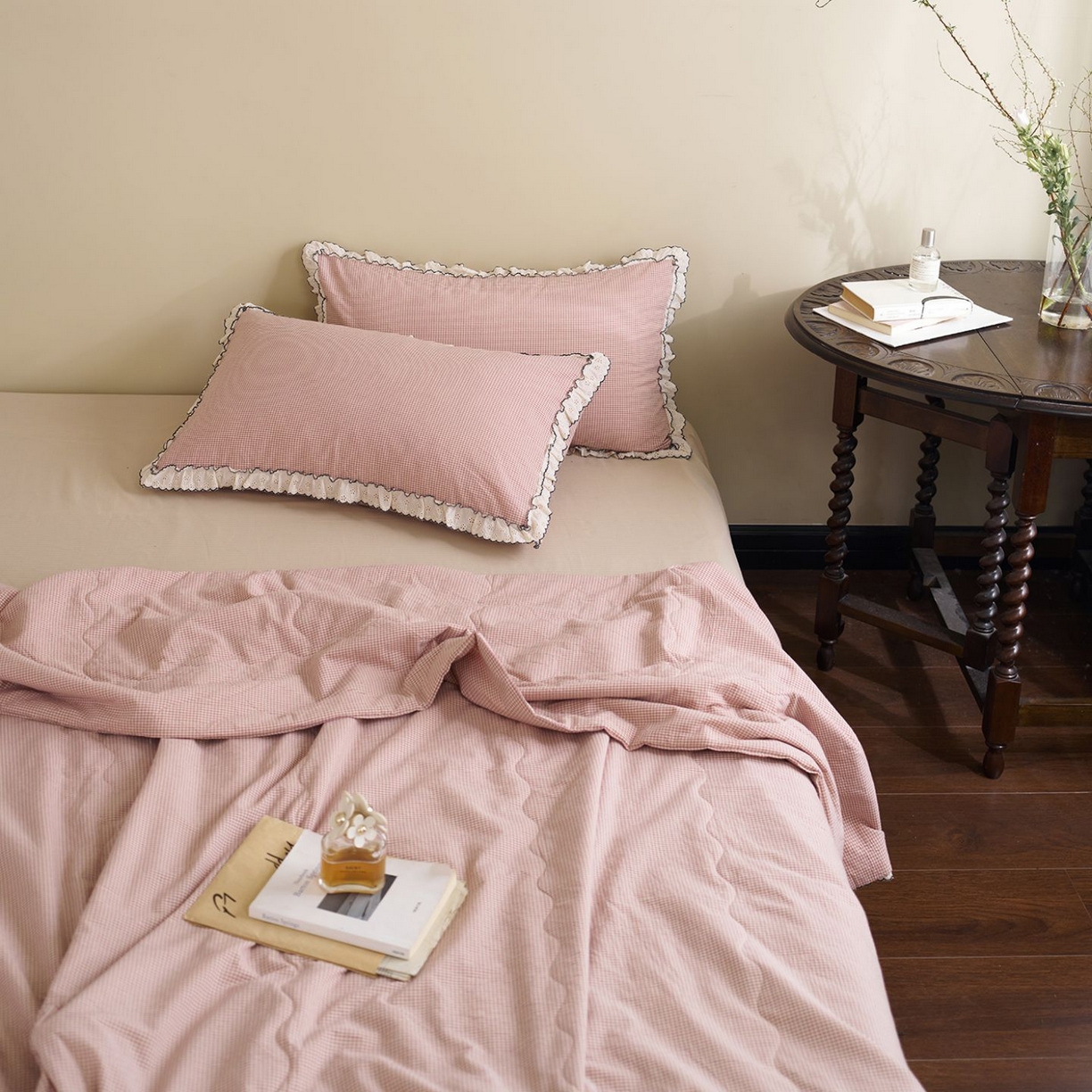 91家纺网 家纺一手货源 找家纺 洋铭区（原狠狠爱） 2026新款色织水洗棉花边夏被 小格子-甜蜜粉