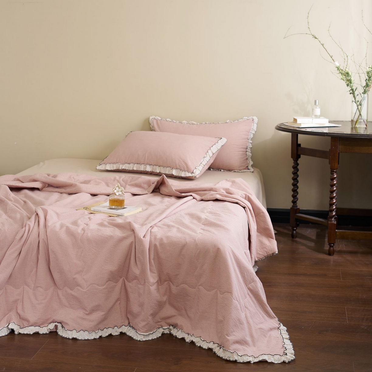 91家纺网 家纺一手货源 找家纺 洋铭区（原狠狠爱） 2026新款色织水洗棉花边夏被 小格子-甜蜜粉