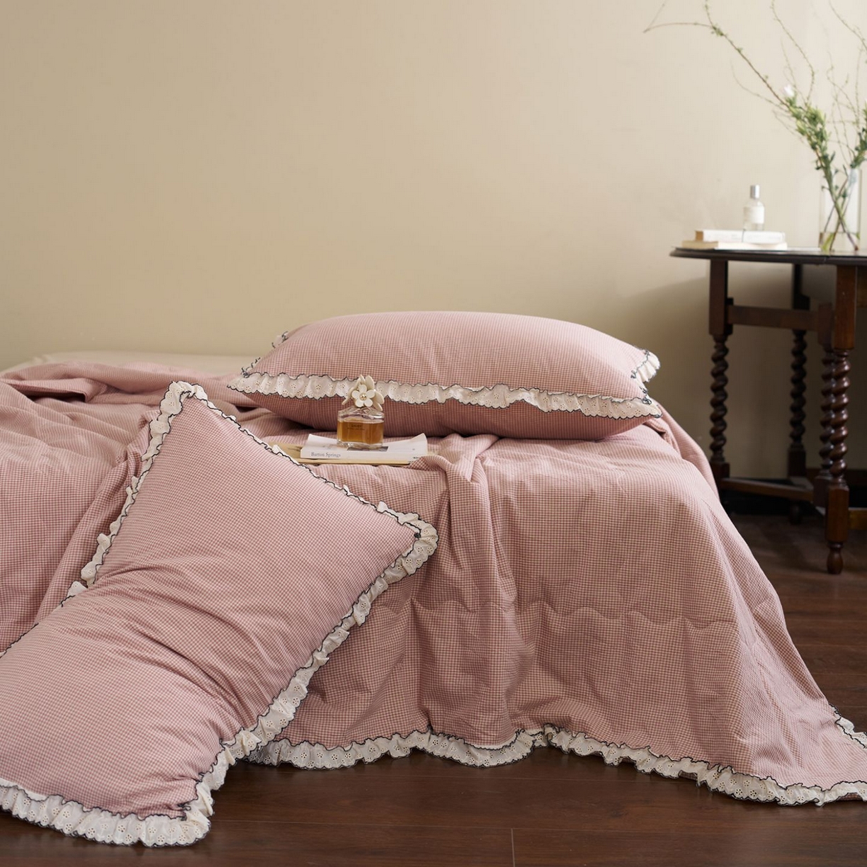 91家纺网 家纺一手货源 找家纺 洋铭区（原狠狠爱） 2026新款色织水洗棉花边夏被 小格子-甜蜜粉
