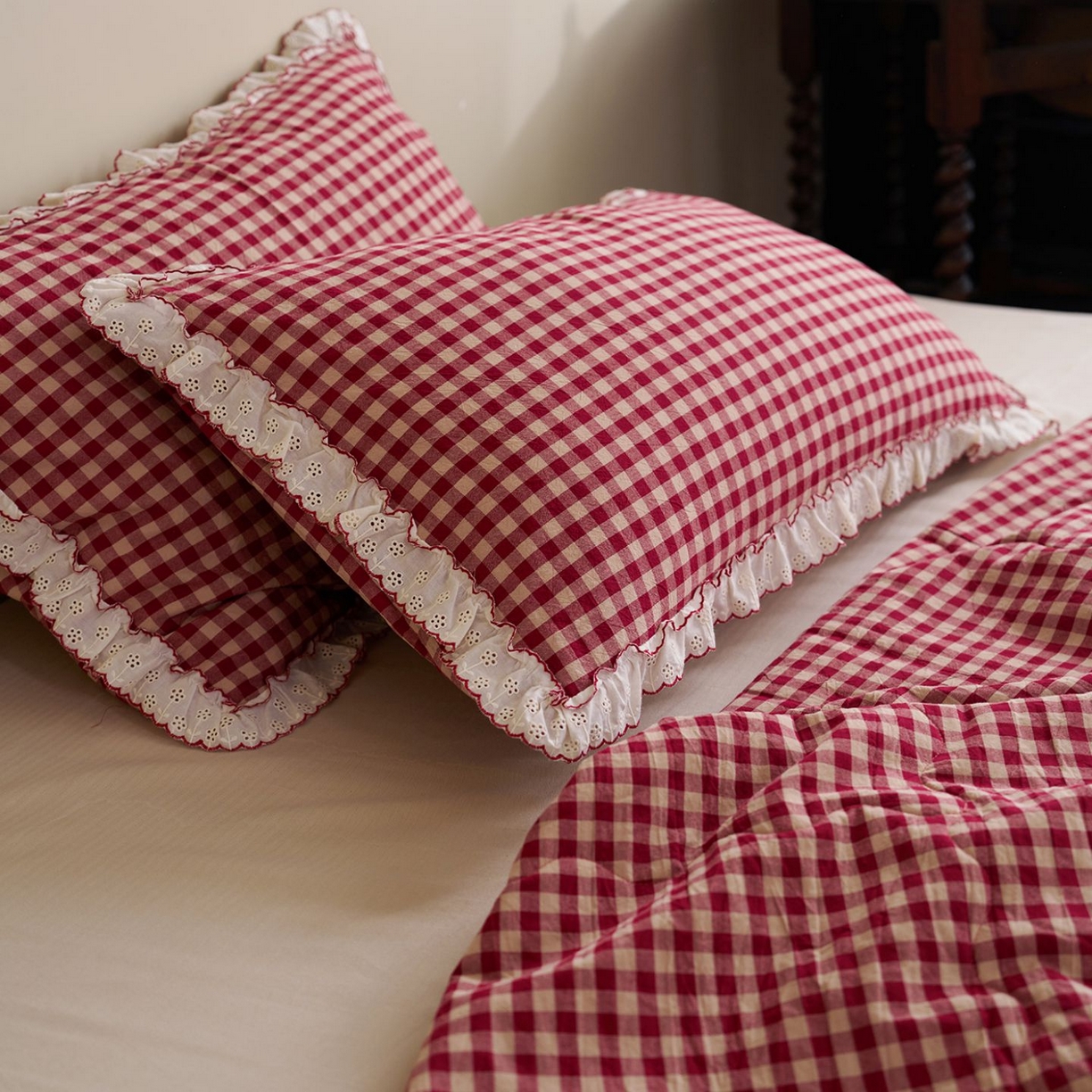 91家纺网 家纺一手货源 找家纺 洋铭区（原狠狠爱） 2026新款色织水洗棉花边夏被 小格子-甜蜜红