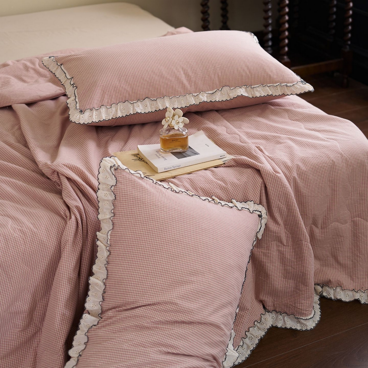91家纺网 家纺一手货源 找家纺 洋铭区（原狠狠爱） 2026新款色织水洗棉花边夏被 小格子-甜蜜粉