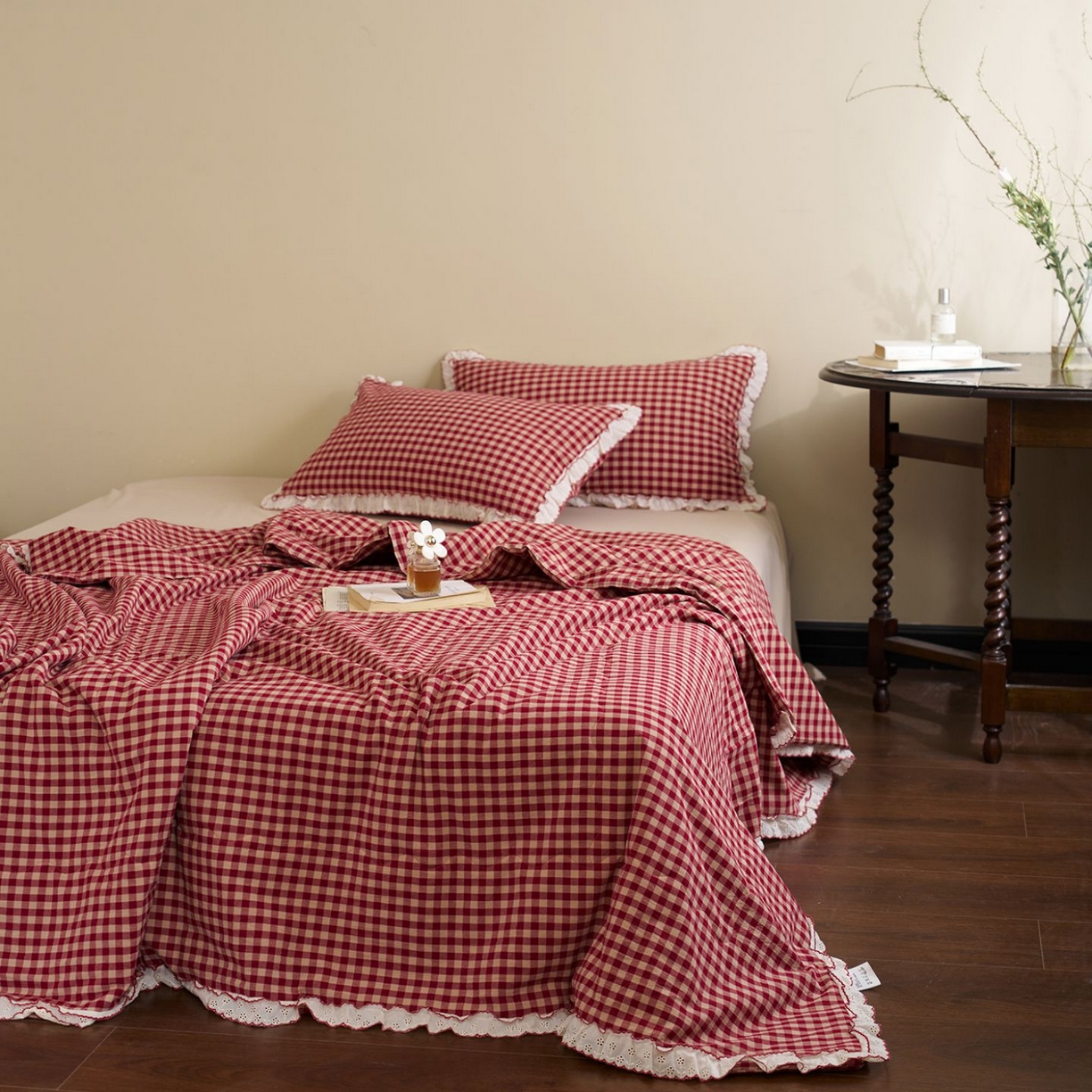 91家纺网 家纺一手货源 找家纺 洋铭区（原狠狠爱） 2026新款色织水洗棉花边夏被 小格子-甜蜜红