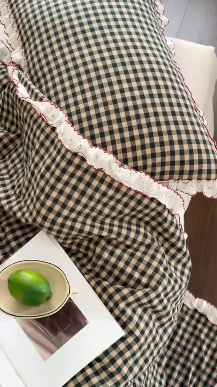 91家纺网 家纺一手货源 找家纺 洋铭区（原狠狠爱） 2026新款色织水洗棉花边夏被 小格子-甜蜜深绿