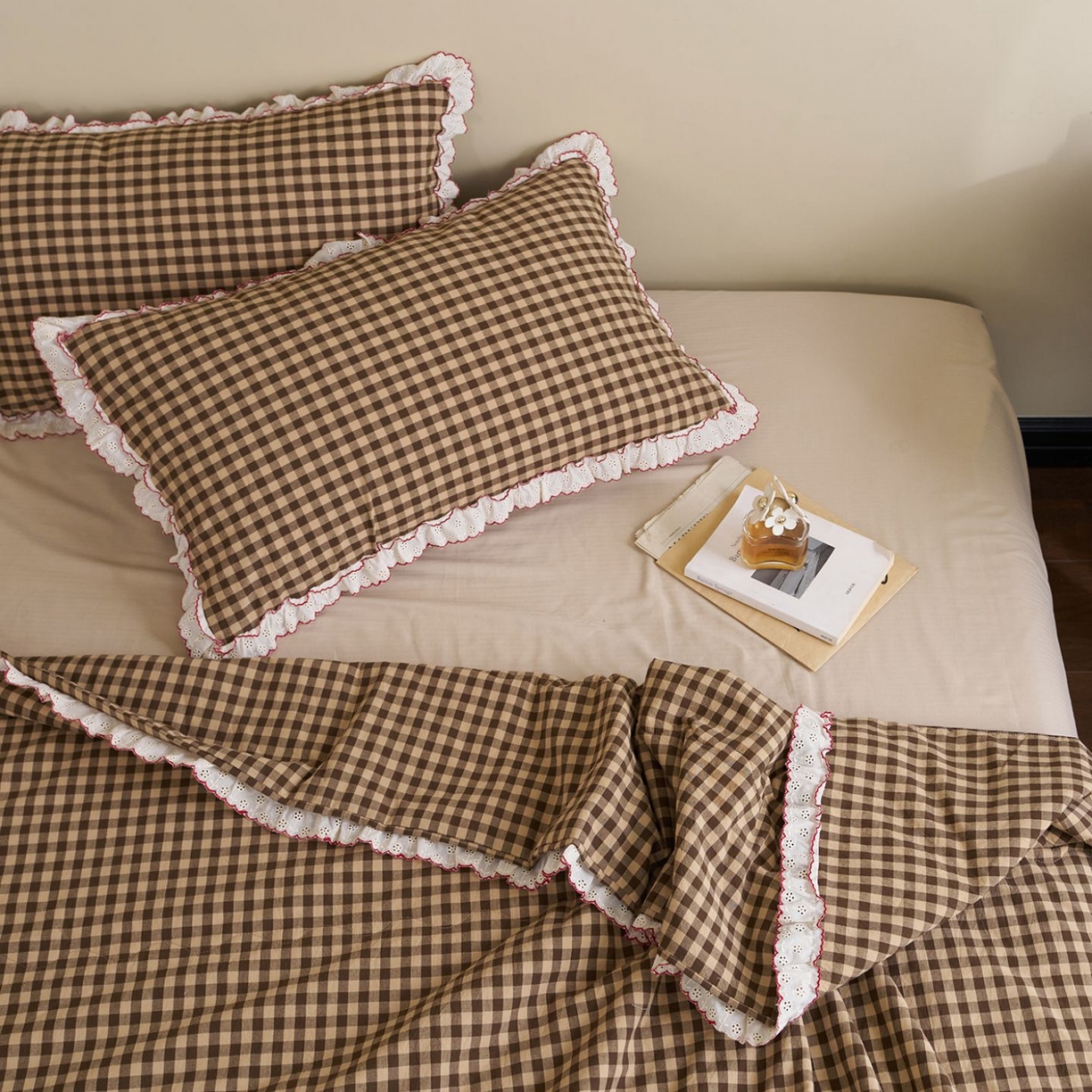 91家纺网 家纺一手货源 找家纺 洋铭区（原狠狠爱） 2026新款色织水洗棉花边夏被 小格子-甜蜜咖