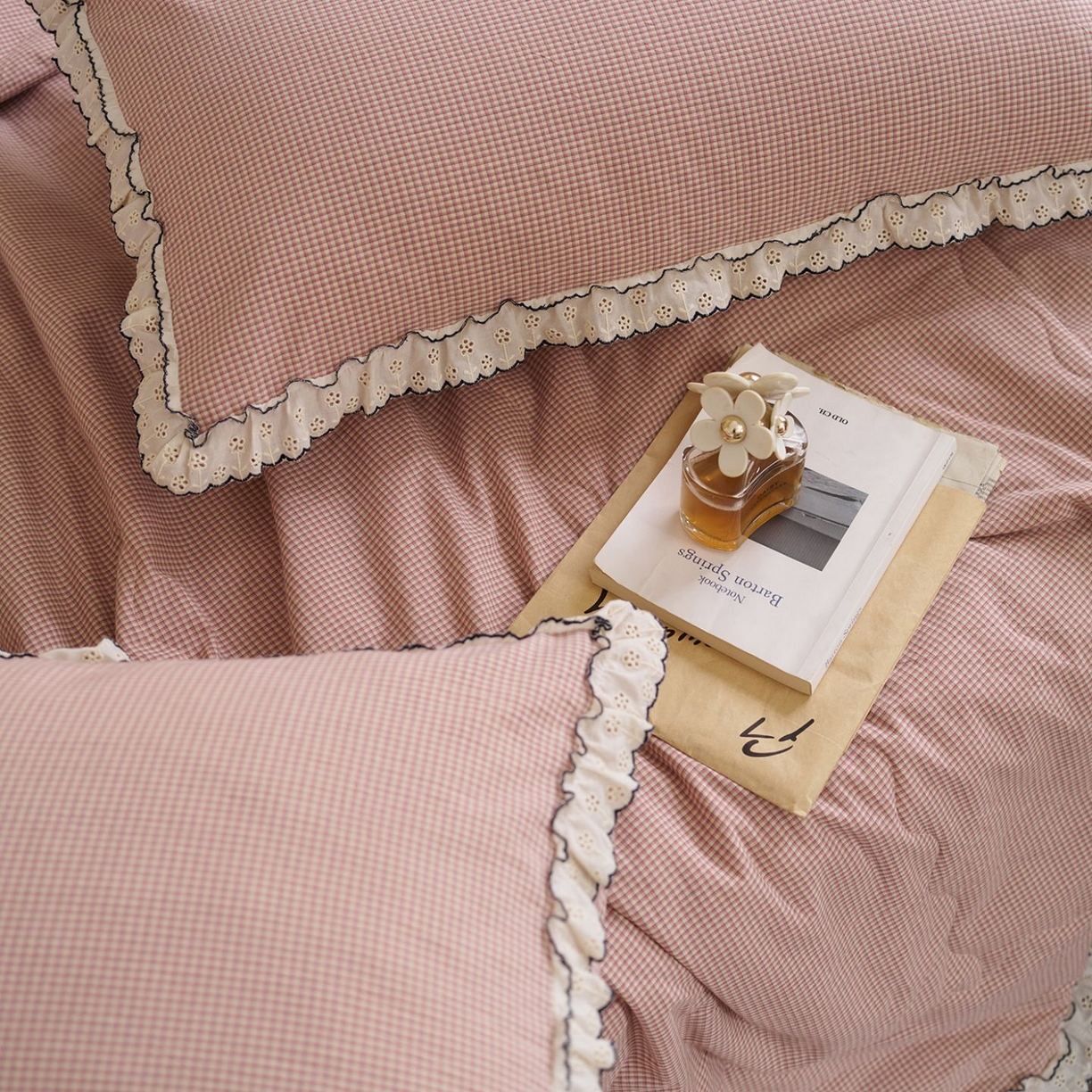 91家纺网 家纺一手货源 找家纺 洋铭区（原狠狠爱） 2026新款色织水洗棉花边夏被 小格子-甜蜜粉