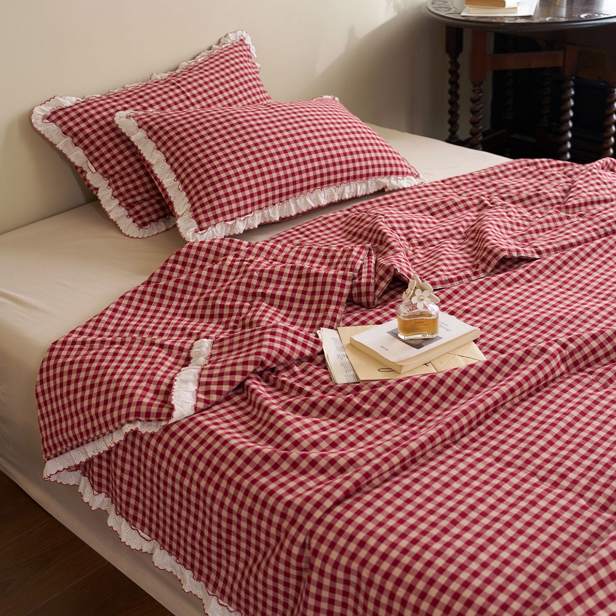 91家纺网 家纺一手货源 找家纺 洋铭区（原狠狠爱） 2026新款色织水洗棉花边夏被 小格子-甜蜜红