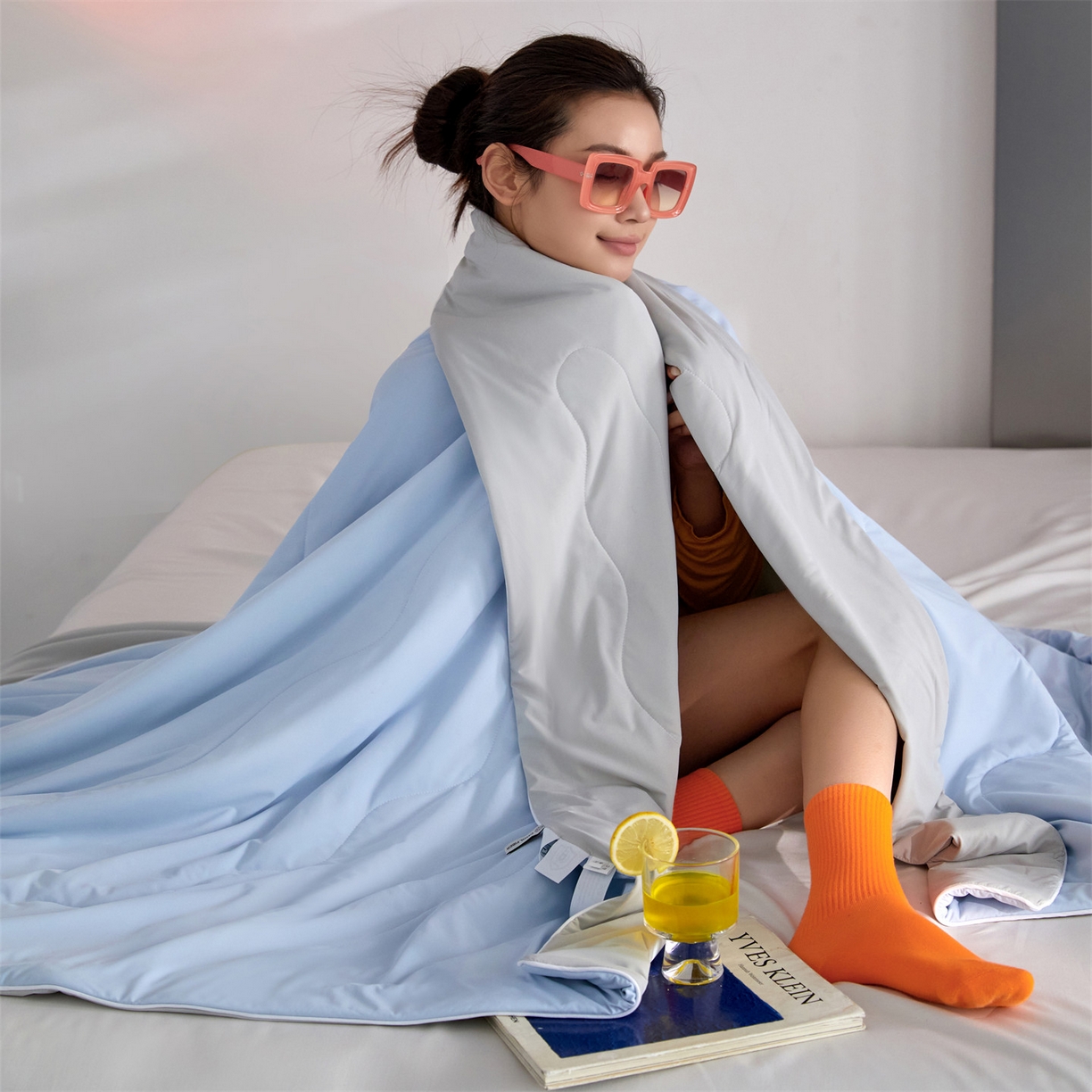 91家纺网 家纺一手货源 找家纺 头等舱 2026新款3.0版凉感A类锦氨（160克）20大豆抗菌夏被（配礼盒）典雅蓝+高级灰