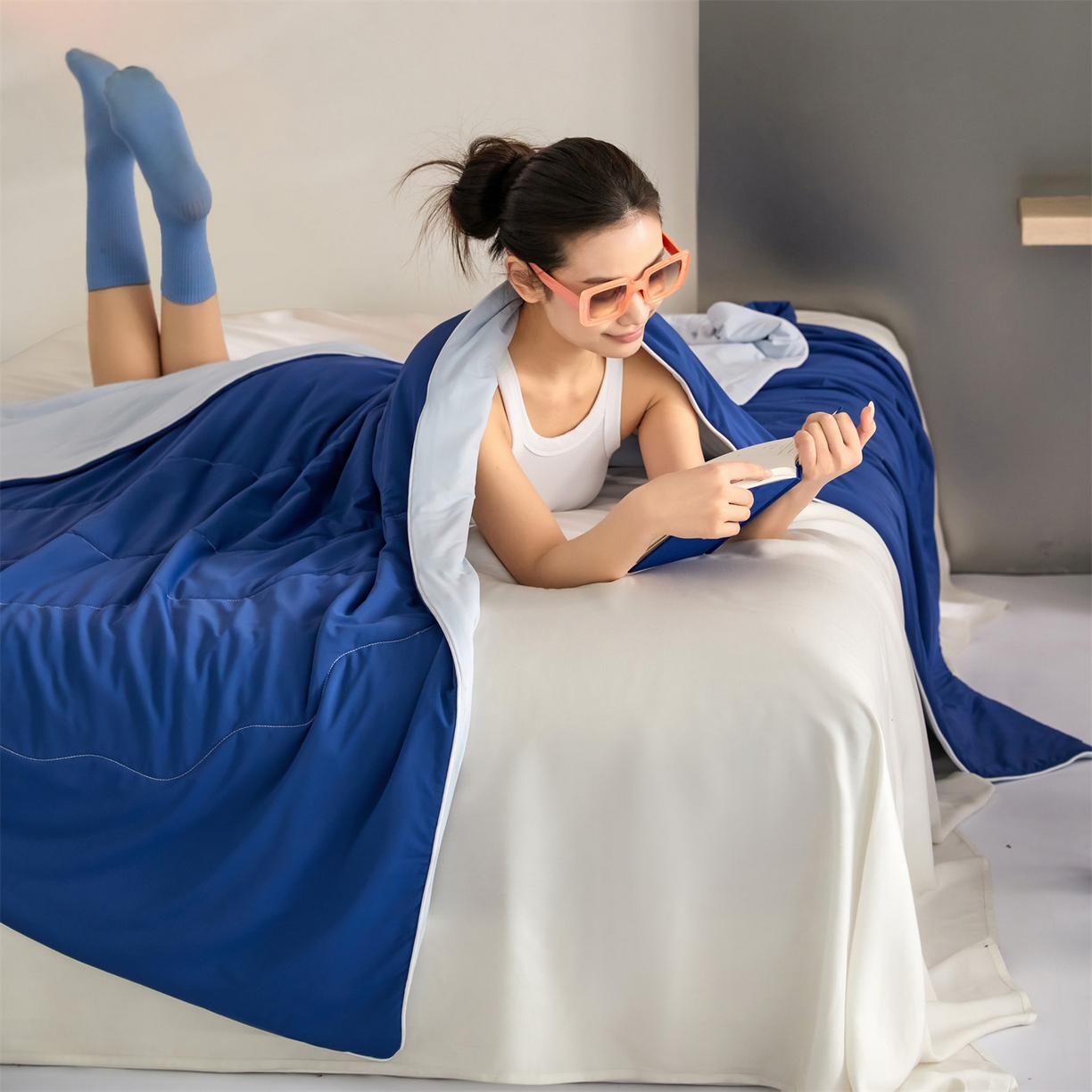 91家纺网 家纺一手货源 找家纺 头等舱 2026新款3.0版凉感A类锦氨（160克）20大豆抗菌夏被（配礼盒）深蓝+浅灰蓝