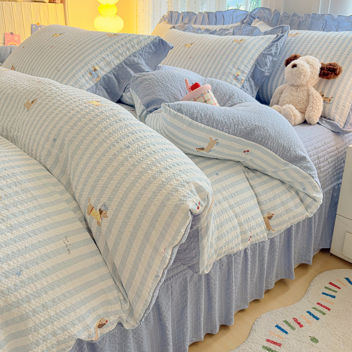 91家纺网 家纺一手货源 找家纺 民新家纺 2026新款泡芙双层纱床盖款四件套 晨光乐园