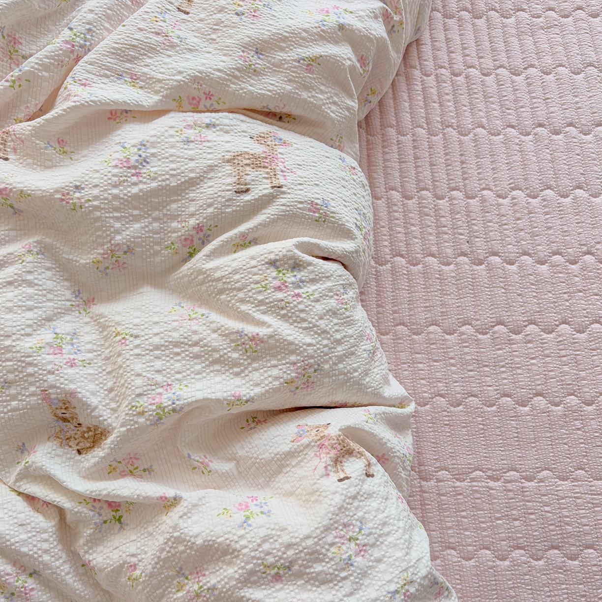 91家纺网 家纺一手货源 找家纺 民新家纺 2026新款泡芙双层纱床盖款四件套 粉雾童话