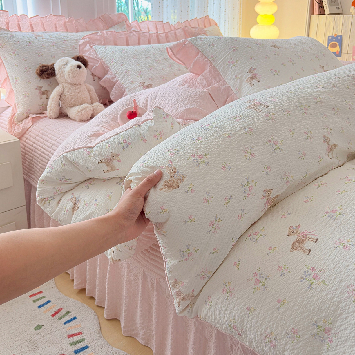 91家纺网 家纺一手货源 找家纺 民新家纺 2026新款泡芙双层纱床盖款四件套 粉雾童话