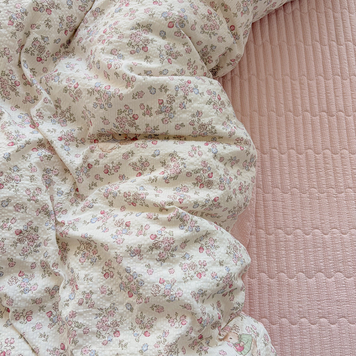 91家纺网 家纺一手货源 找家纺 民新家纺 2026新款泡芙双层纱床盖款四件套 花间密语