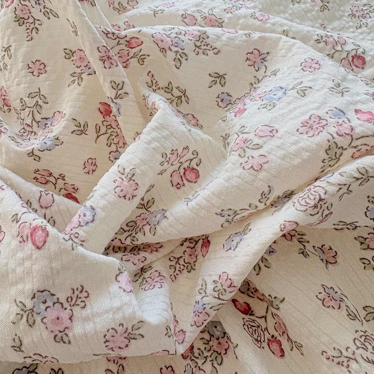 91家纺网 家纺一手货源 找家纺 民新家纺 2026新款泡芙双层纱床盖款四件套 花间密语